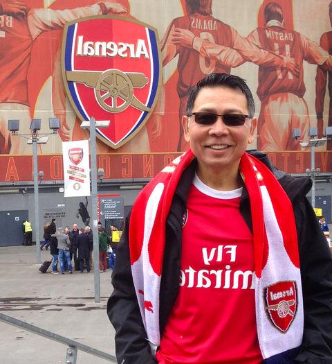 Dr. Min standing in front of Emirates Stadium